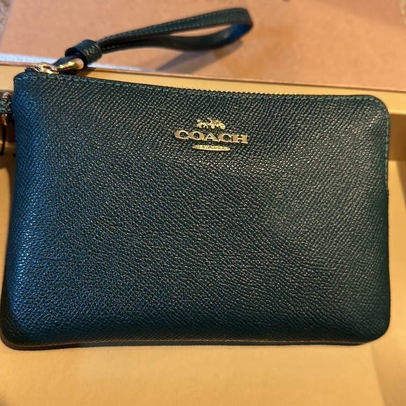 Coach wristlet gift set - Picture 2 of 5